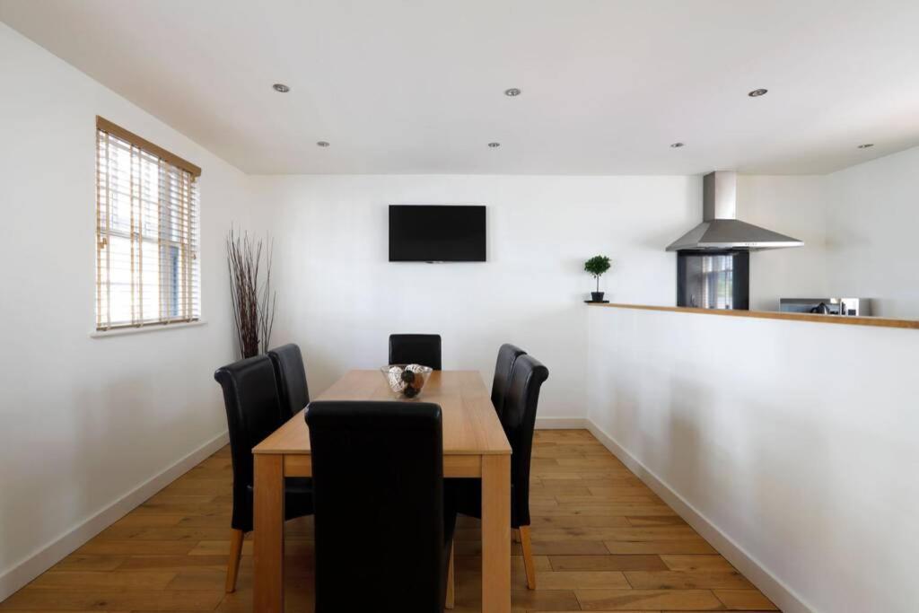 Beautiful 2 Bedroom Mews House With Parking By The Beach Brighton Bagian luar foto